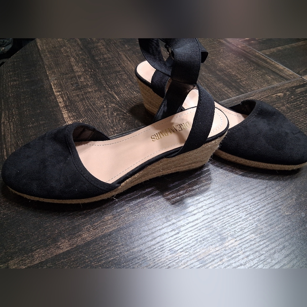 NWOT Dream Pairs Women's Black Wedge Sandals